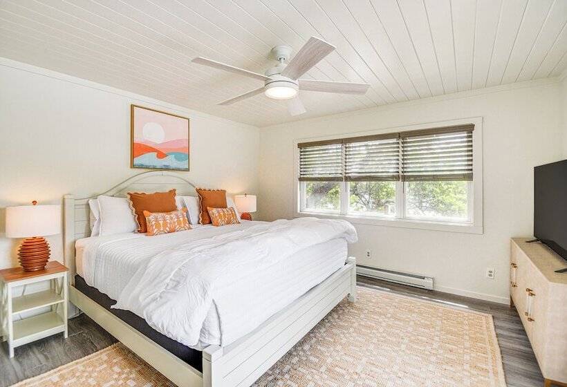 Pet Friendly Buxton Home W/ Balcony, 2 Mi To Beach