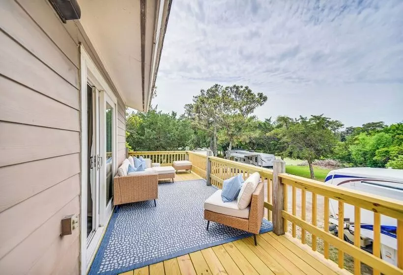 Pet Friendly Buxton Home W/ Balcony, 2 Mi To Beach