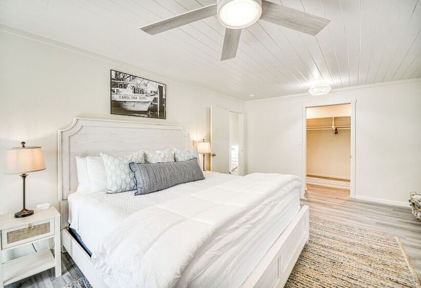 Pet Friendly Buxton Home W/ Balcony, 2 Mi To Beach