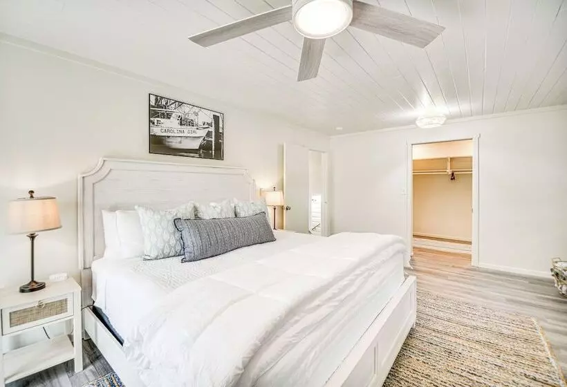 Pet Friendly Buxton Home W/ Balcony, 2 Mi To Beach