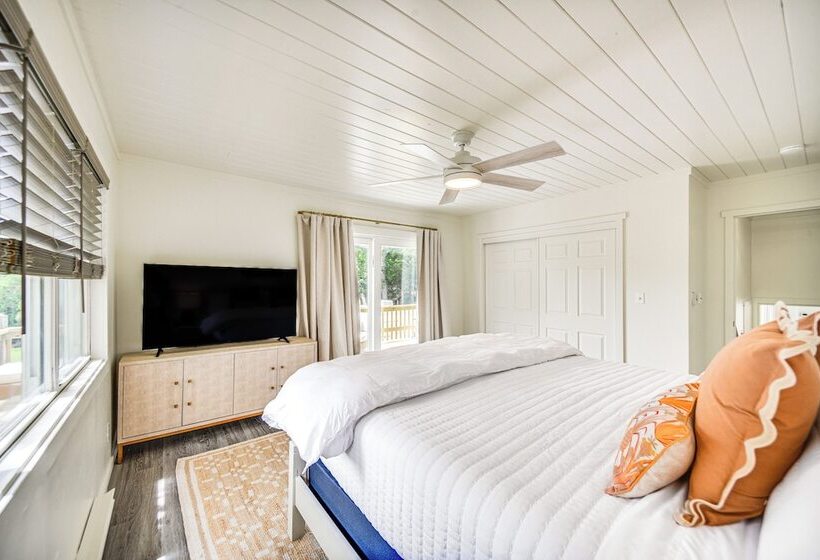 Pet Friendly Buxton Home W/ Balcony, 2 Mi To Beach