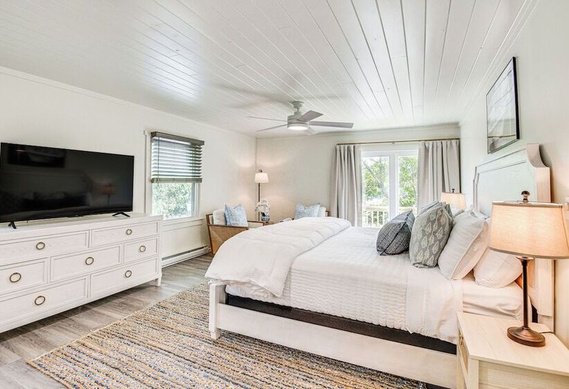 Pet Friendly Buxton Home W/ Balcony, 2 Mi To Beach