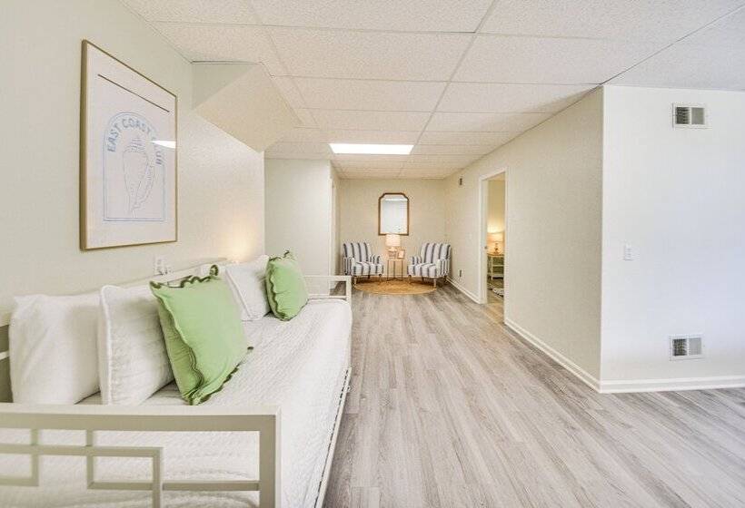 Pet Friendly Buxton Home W/ Balcony, 2 Mi To Beach