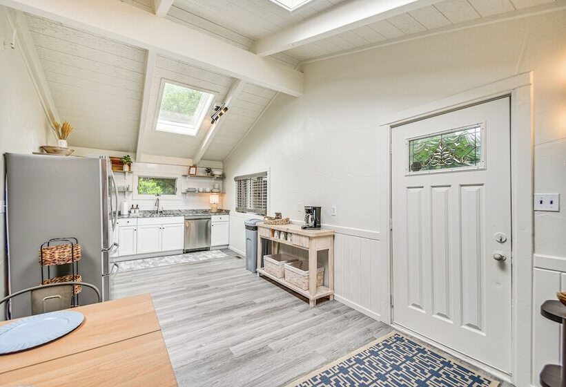 Pet Friendly Buxton Home W/ Balcony, 2 Mi To Beach