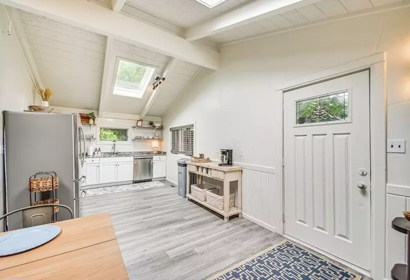 Pet Friendly Buxton Home W/ Balcony, 2 Mi To Beach