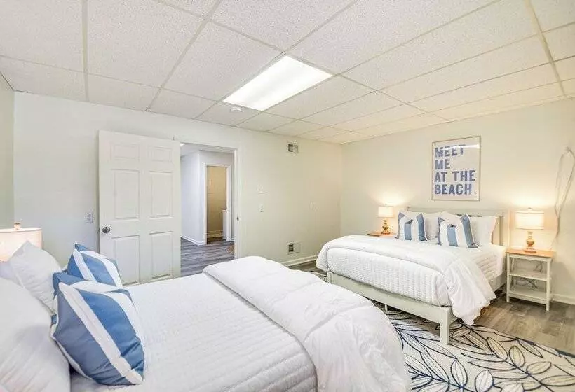 Pet Friendly Buxton Home W/ Balcony, 2 Mi To Beach