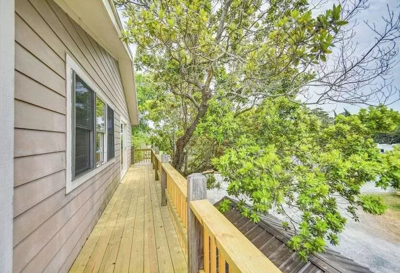 Pet Friendly Buxton Home W/ Balcony, 2 Mi To Beach