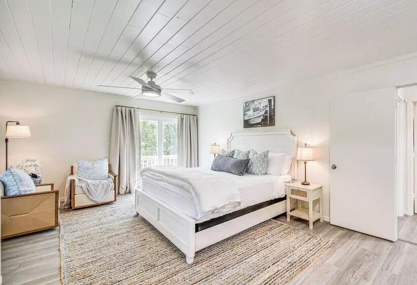 Pet Friendly Buxton Home W/ Balcony, 2 Mi To Beach