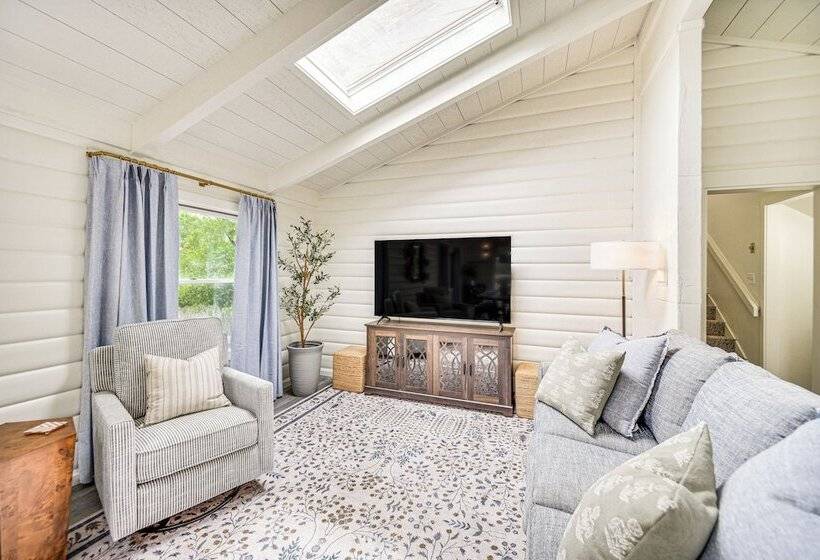 Pet Friendly Buxton Home W/ Balcony, 2 Mi To Beach