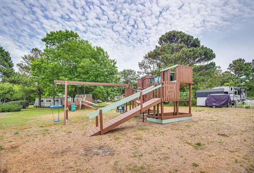 Pet Friendly Buxton Home W/ Balcony, 2 Mi To Beach