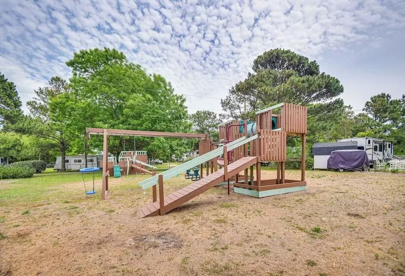 Pet Friendly Buxton Home W/ Balcony, 2 Mi To Beach