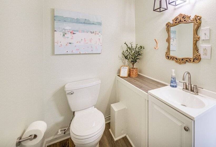 Pet Friendly Buxton Home W/ Balcony, 2 Mi To Beach