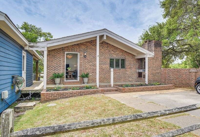 Pet Friendly Buxton Home W/ Balcony, 2 Mi To Beach