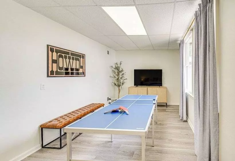 Pet Friendly Buxton Home W/ Balcony, 2 Mi To Beach