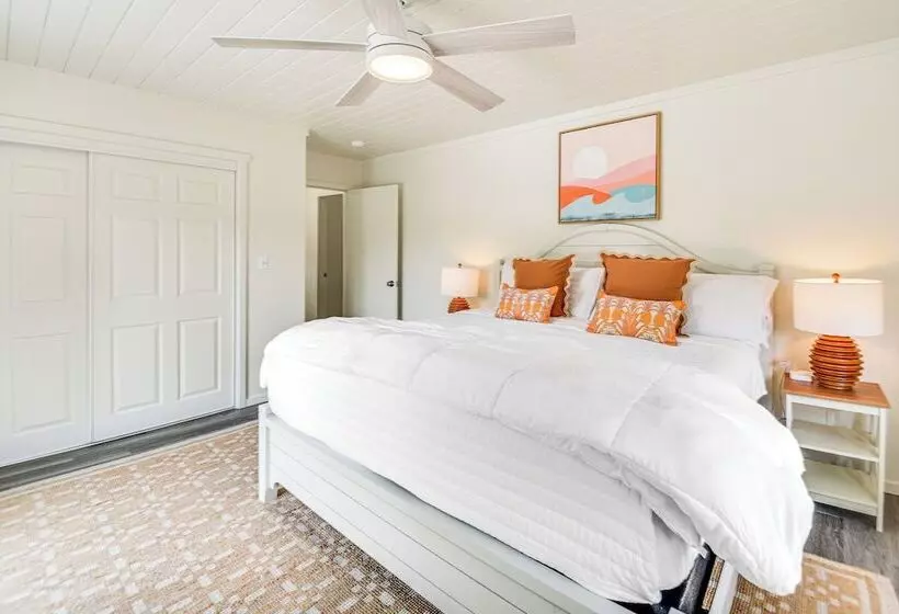 Pet Friendly Buxton Home W/ Balcony, 2 Mi To Beach