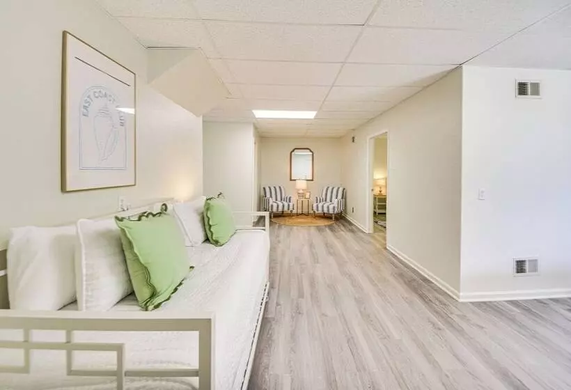 Pet Friendly Buxton Home W/ Balcony, 2 Mi To Beach