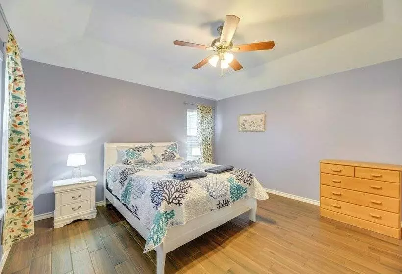 Pet Friendly Corpus Christi Home: 12 Mi To Beach!