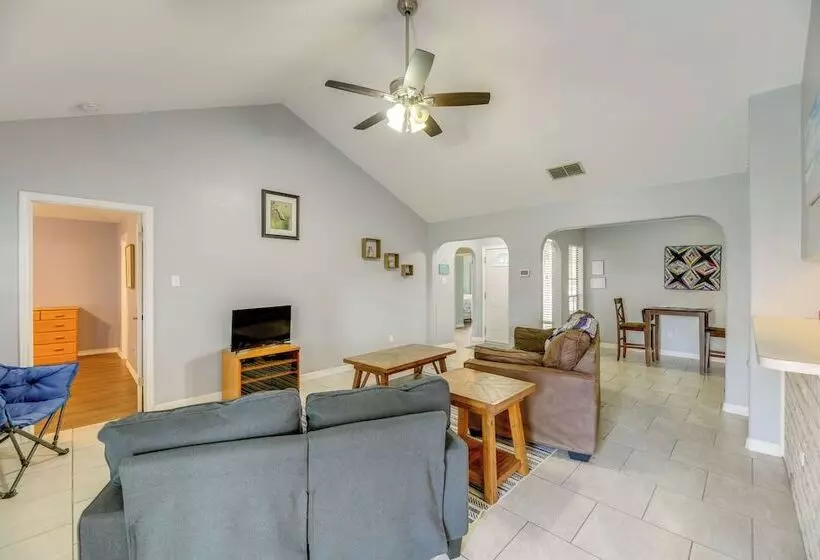 Pet Friendly Corpus Christi Home: 12 Mi To Beach!
