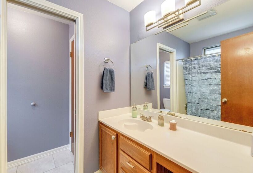 Pet Friendly Corpus Christi Home: 12 Mi To Beach!