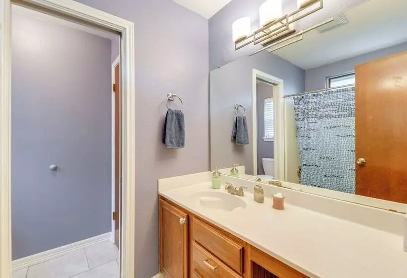 Pet Friendly Corpus Christi Home: 12 Mi To Beach!