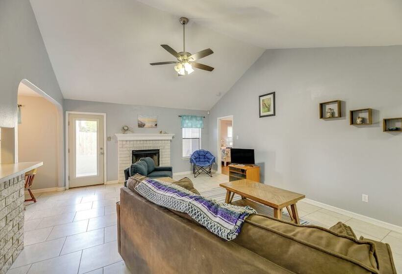 Pet Friendly Corpus Christi Home: 12 Mi To Beach!