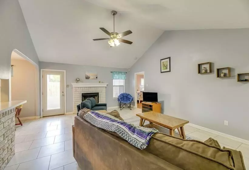 Pet Friendly Corpus Christi Home: 12 Mi To Beach!