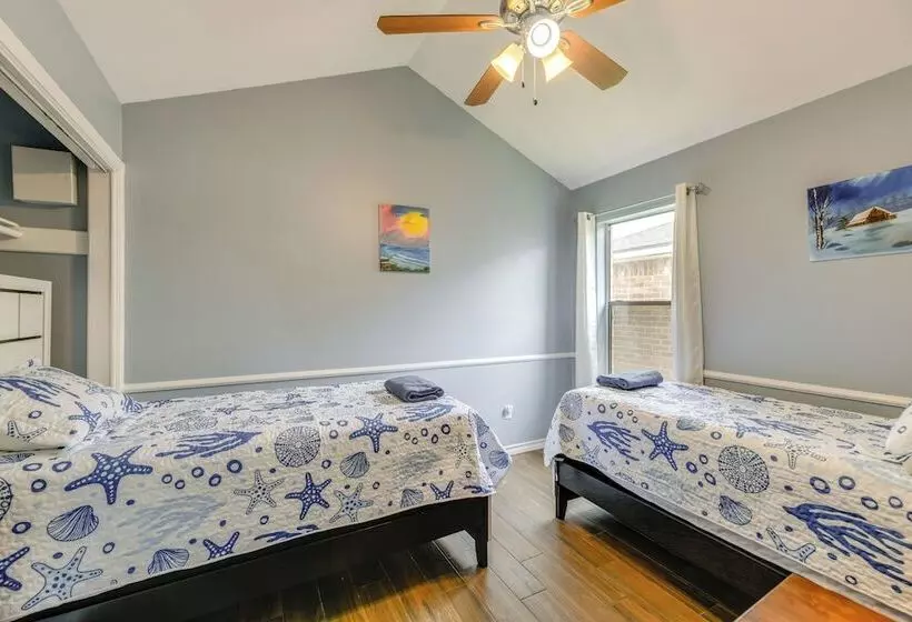 Pet Friendly Corpus Christi Home: 12 Mi To Beach!