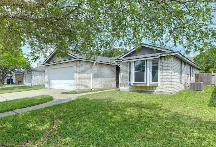 Pet Friendly Corpus Christi Home: 12 Mi To Beach!