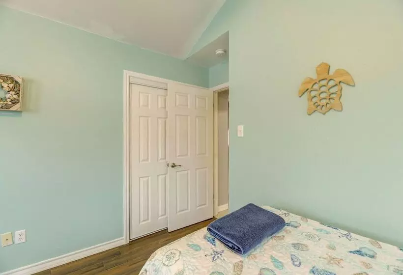 Pet Friendly Corpus Christi Home: 12 Mi To Beach!
