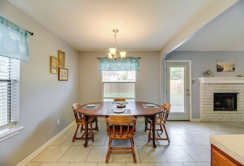 Pet Friendly Corpus Christi Home: 12 Mi To Beach!