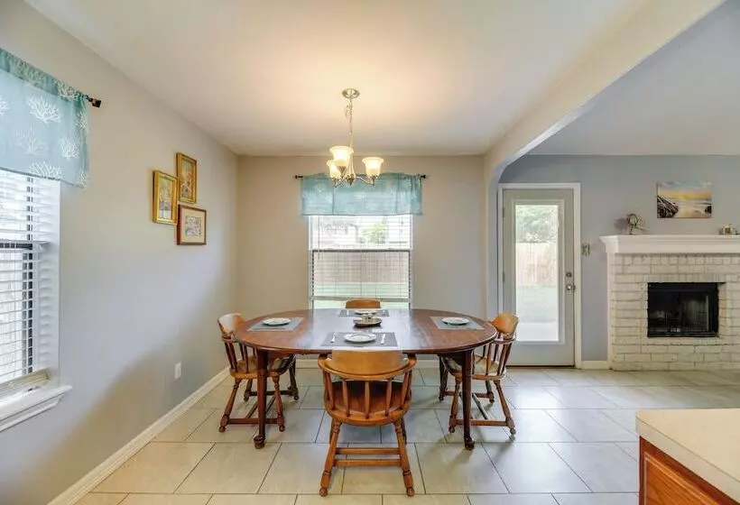 Pet Friendly Corpus Christi Home: 12 Mi To Beach!