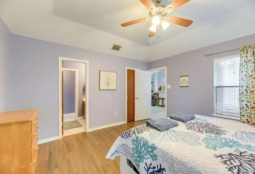 Pet Friendly Corpus Christi Home: 12 Mi To Beach!