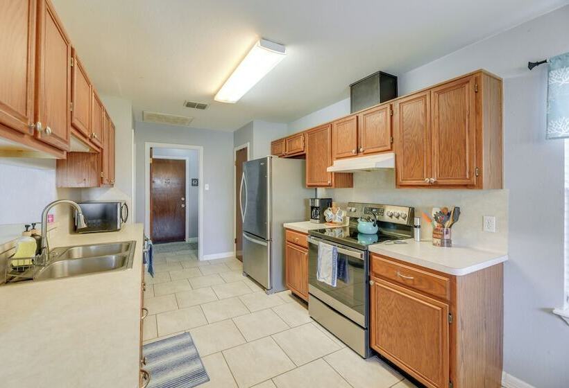 Pet Friendly Corpus Christi Home: 12 Mi To Beach!