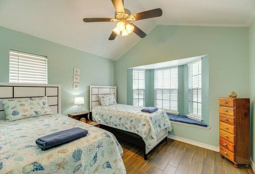 Pet Friendly Corpus Christi Home: 12 Mi To Beach!