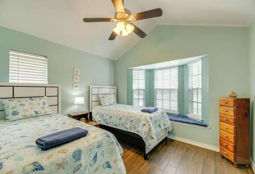 Pet Friendly Corpus Christi Home: 12 Mi To Beach!