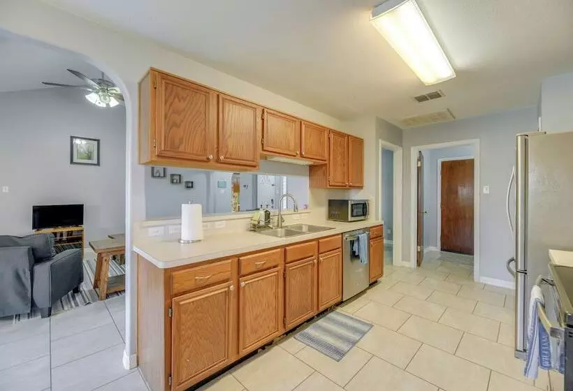 Pet Friendly Corpus Christi Home: 12 Mi To Beach!