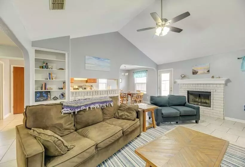 Pet Friendly Corpus Christi Home: 12 Mi To Beach!