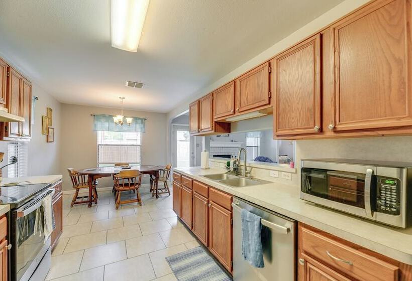 Pet Friendly Corpus Christi Home: 12 Mi To Beach!