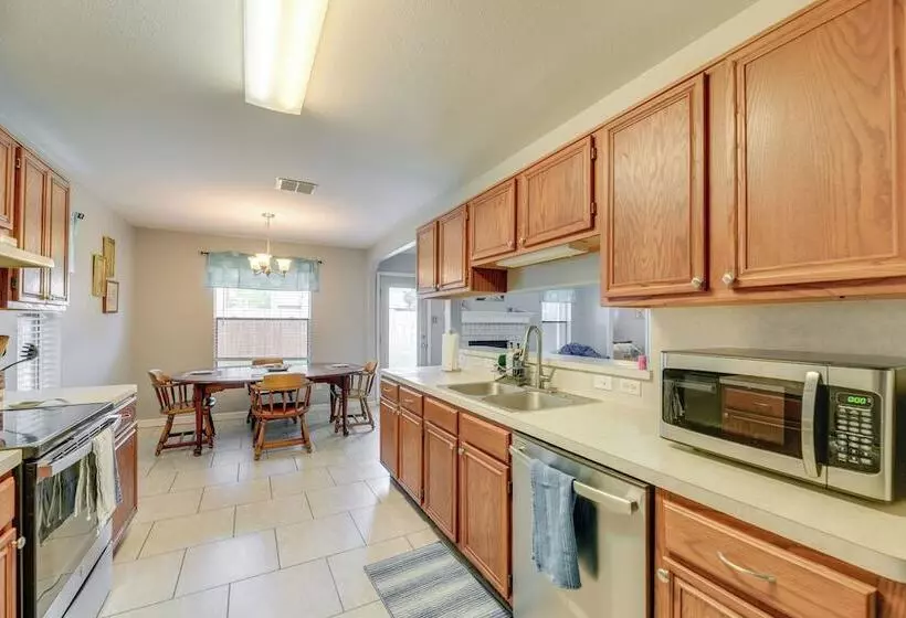 Pet Friendly Corpus Christi Home: 12 Mi To Beach!