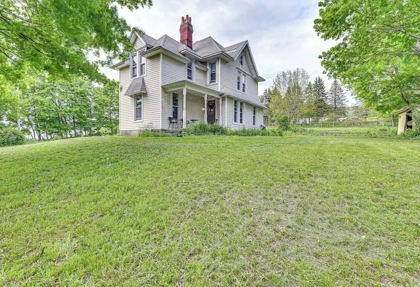Family Home W/ Yard & Fire Pit In Middleburgh!