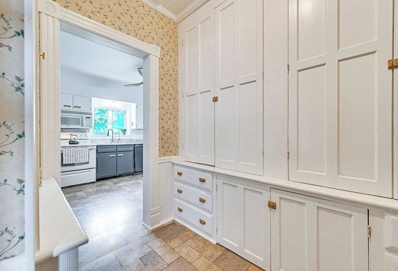 Family Home W/ Yard & Fire Pit In Middleburgh!