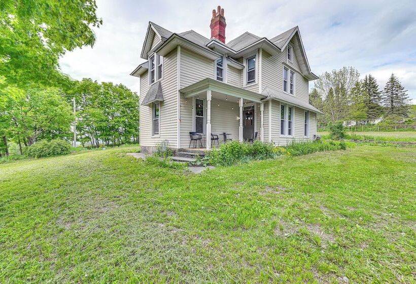 Family Home W/ Yard & Fire Pit In Middleburgh!