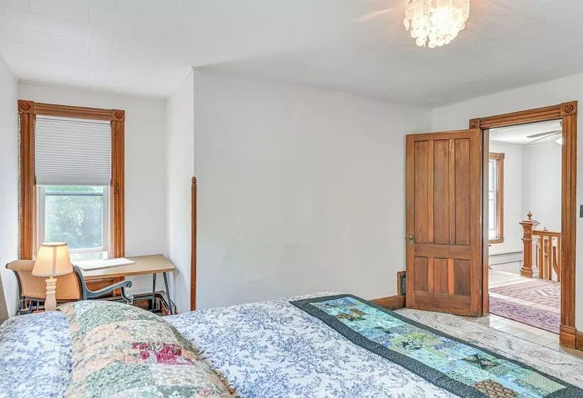 Family Home W/ Yard & Fire Pit In Middleburgh!