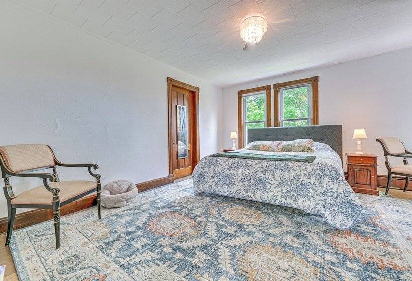 Family Home W/ Yard & Fire Pit In Middleburgh!