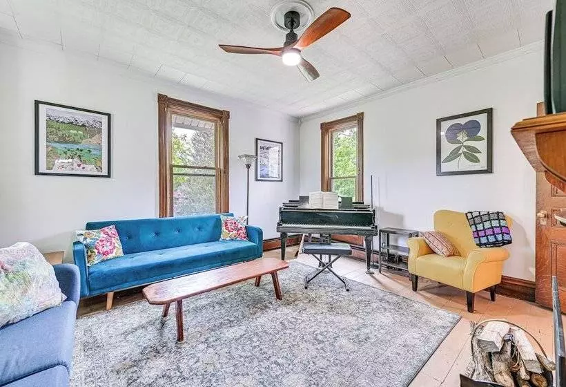 Family Home W/ Yard & Fire Pit In Middleburgh!