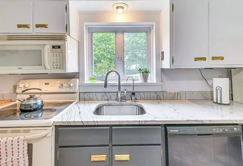 Family Home W/ Yard & Fire Pit In Middleburgh!