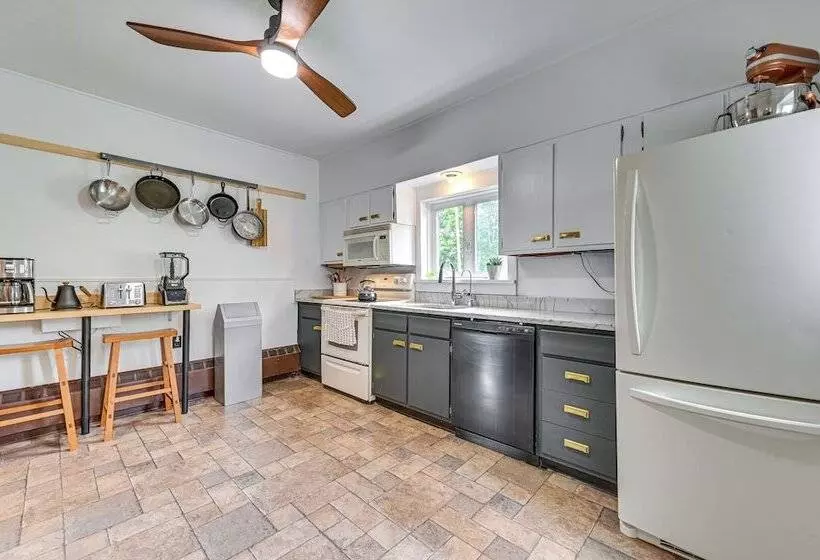 Family Home W/ Yard & Fire Pit In Middleburgh!