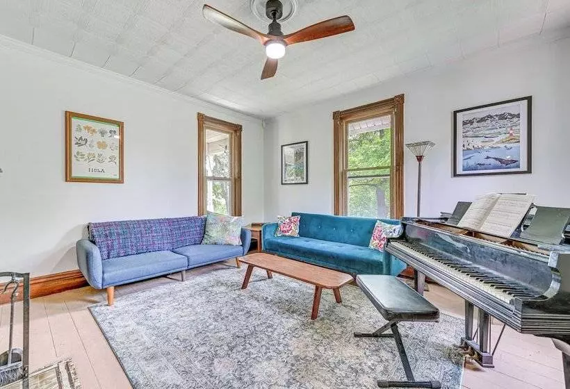 Family Home W/ Yard & Fire Pit In Middleburgh!