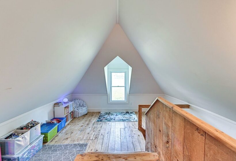 Family Home W/ Yard & Fire Pit In Middleburgh!