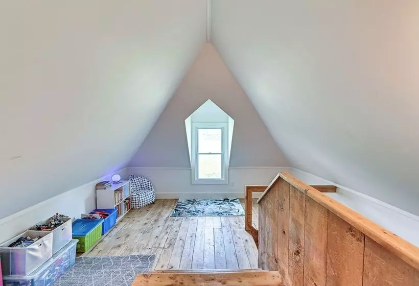 Family Home W/ Yard & Fire Pit In Middleburgh!